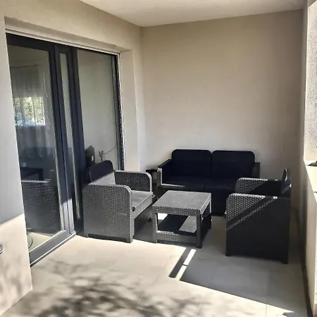 Prázdninový dům Pavillon Dans Recente 8 Personnes *